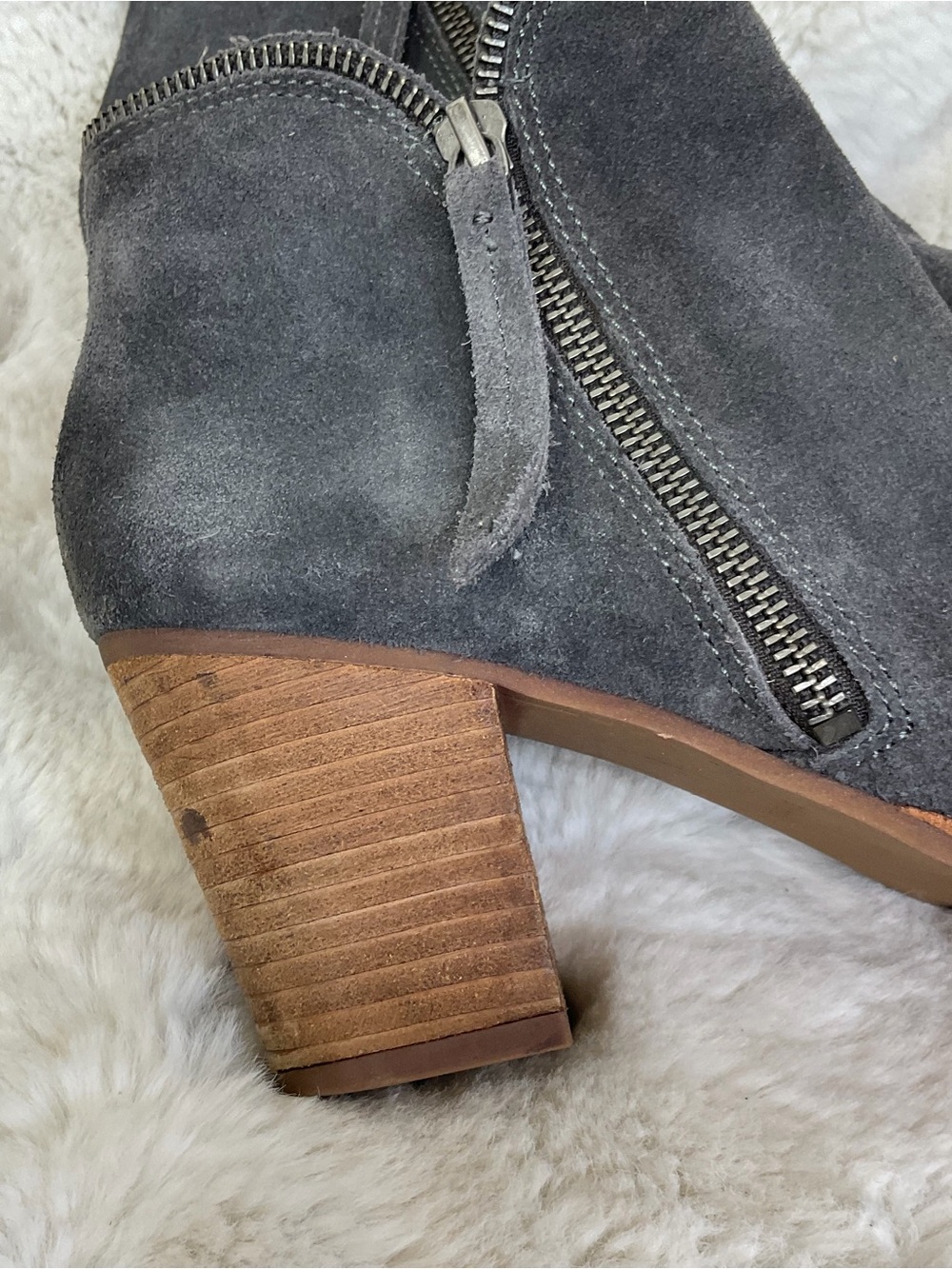 Dolce Vita Twin Zip Gray Suede Stacked Heel Ankle Booties Size 10 - Picture 4 of 14